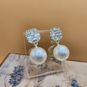 Elegant Gold and Pearl Drop Earrings